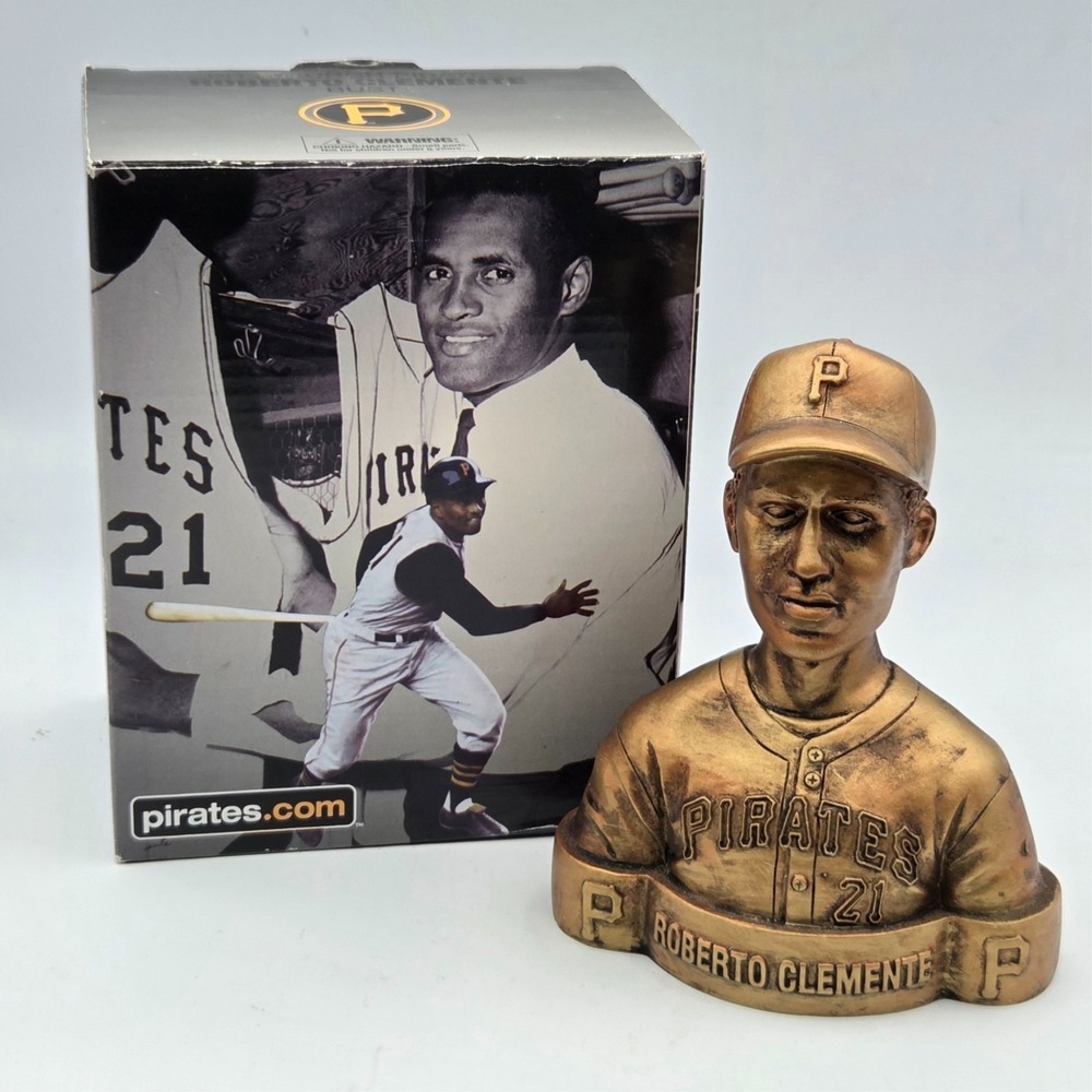 Roberto Clemente Pittsburgh Pirates Gold HOF Bust Statue PNC Park 2010 SGA NIB